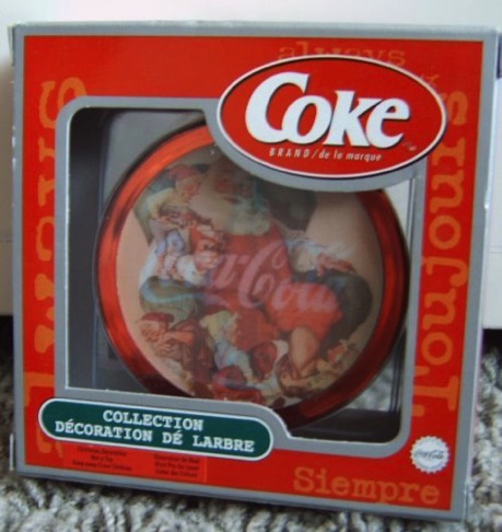 4510-4 € 4,00 coca cola ornament dop kerstman in stoel